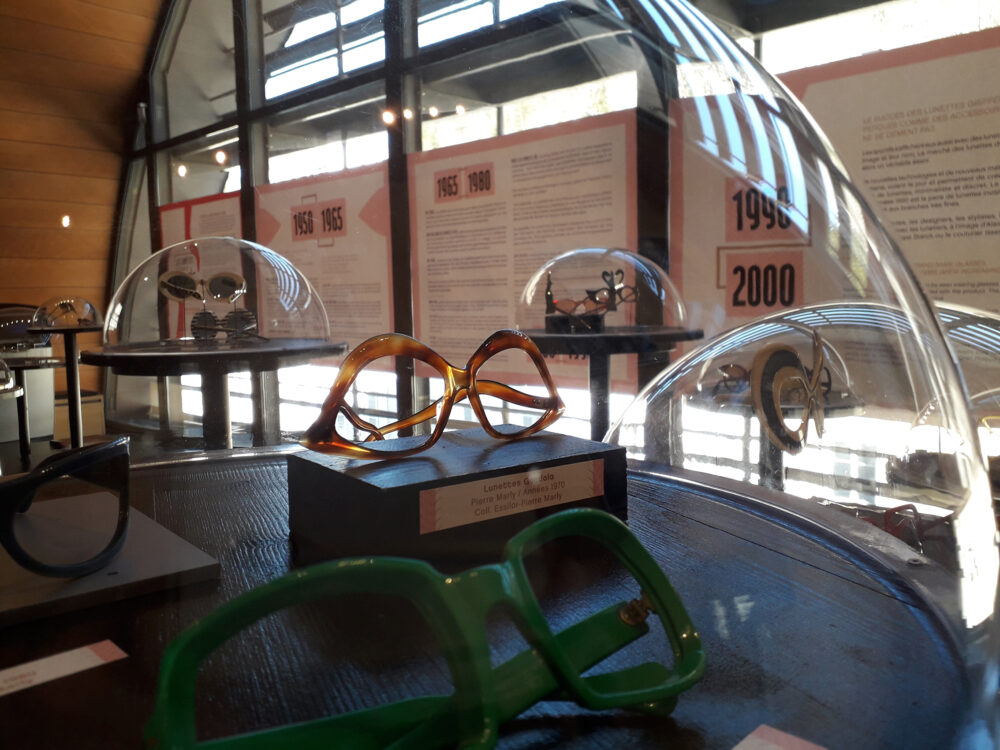 Panneaux exposition temporaire Musée de la Lunette Morez – design graphique Rouge Poisson